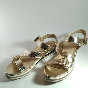 Bella Marie sandals gold tone 8.5M